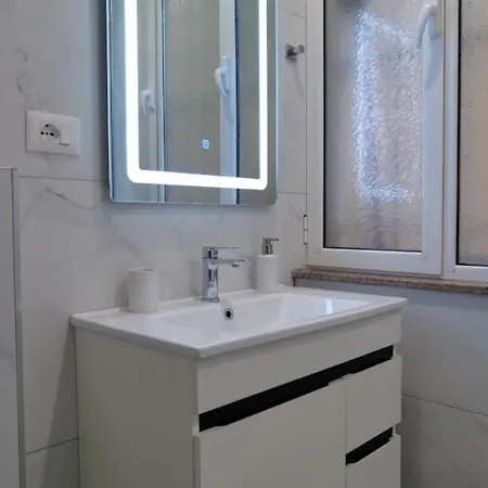 Kristi 02 アパート ティラナ